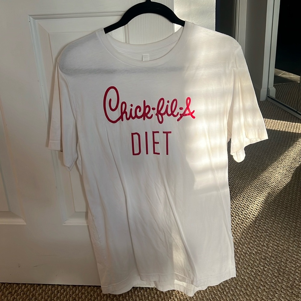 Chick-fil-A diet shirt. 1 small mark can be removed. EUC worn 1x 3/20